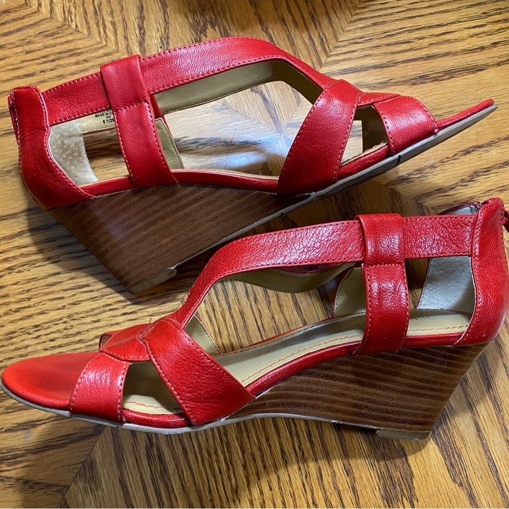 Nine West 6.5 / 6 1/2 Wedge Red Sandal Open Toe - Picture 2 of 7